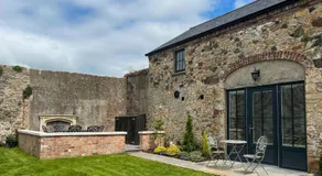 Converted Victorian Coach House with Hot Tub - Image 4