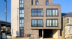 Spacious 1-Bedroom Apartment near Kew Gardens with Balcony & Parking - Image 3