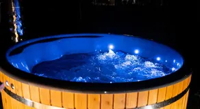 Domki trzy jeziora z zewnętrznym SPA - sauna, balia do schładzania i jacuzzi - Image 4
