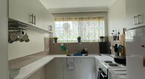 Great location - 5 minutes to the beach and shops - Image 3