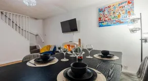 Lavish 2-BDR and Comfy 5-Beds House - Grear for Contractors & Long Stays - Close to Piccadilly and Etihad - Fast Speed WiFi - Sleep 7 - Free On-Site and On-Street Parking - Garden - Image 5
