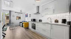 1 Bed Flat, Contractor & Long Stays, Parking - Image 3