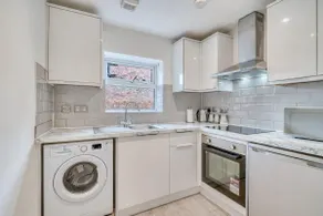 Charming Home Away From Home With Free Parking! - Image 4