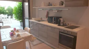 Four Rooms Guesthouse - Image 4
