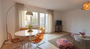 Cozy Spacious Apartment near Zurich City with Balcony & Free Parking - Image 3