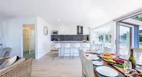 Blue Waters 7 Cook St - Dog Friendly and Water Views - Image 2