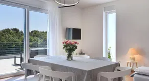 Modernes Apartment mit großer Terrasse - Image 3