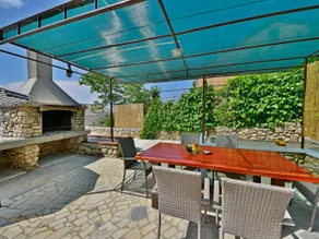 Apartment mit privatem Pool, Garten und Grill - Image 5