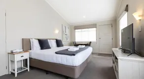 Colonial Court Motor Inn - Image 2