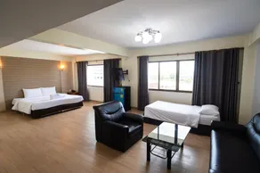 River Hotel The Budget - Image 5
