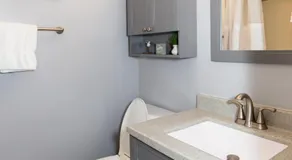 Upgraded Downtown Apartment Sleeps 5 - Image 5