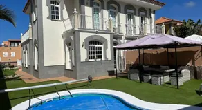 VILLA MELYNA Private Heated Pool - Image 5