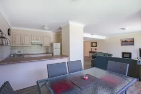 Perfect Location Near Collers Beach - Image 3