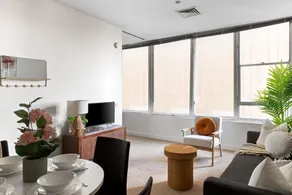 A Stylish & Central 2BR Apt Near Flinders Station - Image 5