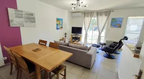 T3, 60 m2, kleines Gebäude mit Swimmingpool, 1. Stock, separater Eingang - Image 3