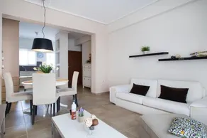 Elegant Home next to metro - Image 1