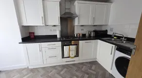 Peaceful four bed town house Free parking Windsor Heathrow - Image 4