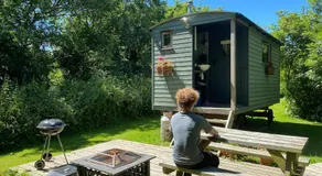 Shepherds Hut at Rhyd y Galen - Image 2