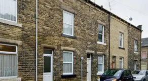 Sleeps 5 - 3 Bedrooms - walk to the square hosted Happy Valley cast - Image 4