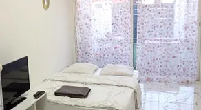 Modern guest house - Image 2