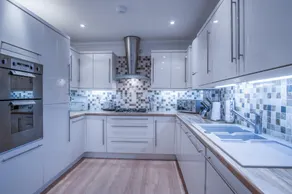 South Beach View - 2 Bedroom Apartment - Tenby - Image 3