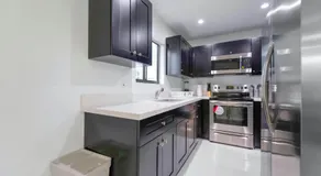 Comfortable Two-Story House near Wynwood with Free Parking - Image 5