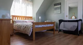 Barrymor Twin, Family and Double Room - Image 4