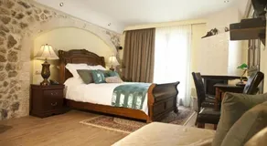 Archontopetra Boutique Hotel - Image 2