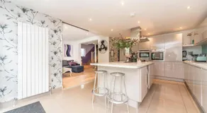 6 bedrooms beautiful home 3 bathrooms, quiet location with garden near Legoland Windsor Heathrow - Image 3