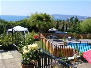 Sandown Manor Bed & Breakfast - Image 2