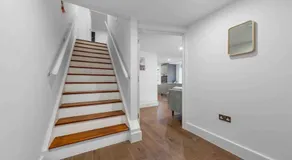 Holiday Home Sleep 8 Central london 9elms - Image 4