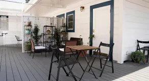Smiley's Saloon & Hotel - Image 4