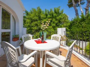 Charmante maison de vacances avec barbecue, terrasse et jardin - Image 2