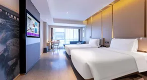 Mercure Zhuhai Lovers Road Beach Swimming Pool - Image 2