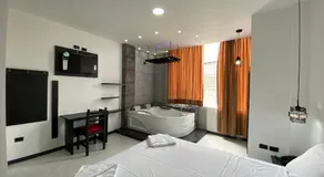 BRYSS HOTEL - Image 2