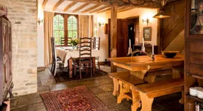 Lyne House Ideal for a celebration or reunion - Image 3