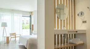 Instants Boutique Hotel - Image 2