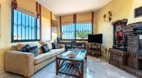 Villa « Cosy House Jacuzzi Wifi Piscine Vue » avec vue sur mer, Wi-Fi et climatisation - Image 2