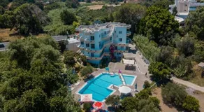 Aphrodite Apartments - Image 2