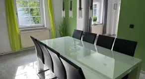 Outlet Center House with Garden & Parking - Image 4