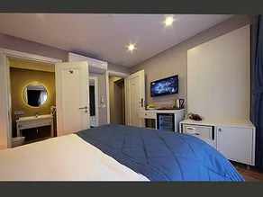 Santa Lucia Suites - Image 4