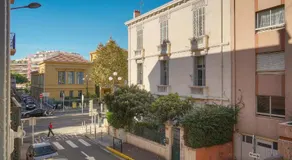 FRGK Goujon 1BR Design 300m Palais & Beaches AC & Ultra-Fast Wi-Fi - Image 4