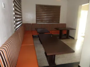 Vine Apartments - Image 2