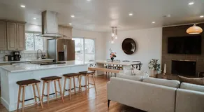Hot Tub House with BBQ Deck and Workspace - Image 3