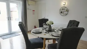 Croft House Apartments - Scenic Edge, Parking, Sleeps 4 - Image 5