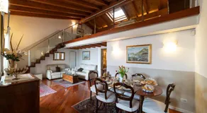 ROMANTIC LAKE VIEW HOUSE - Image 3