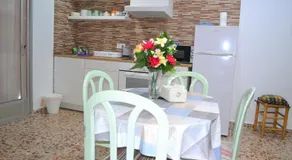 Superb 1 Bedroom Apartment with Gallery CB7EV - Image 5