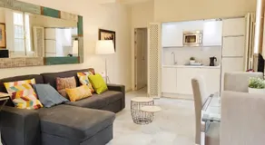 HomeySeville-Bright Apartment at Santa Cruz 4 pax, Parking Optional - Image 2
