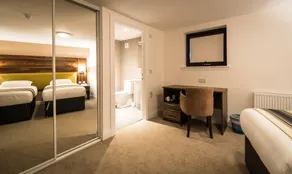 Livingston Lodge Hotel - Image 2