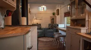 Shepherds Hut in enclosed field - Image 3
